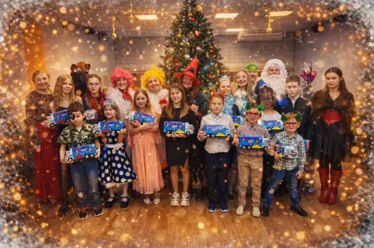 Новогодняя традиция доброты: «АККОНД» доставил сладкие подарки  воспитанникам детских центров